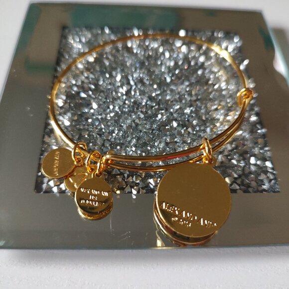 Mom Bracelet🌹 - Picture 2 of 2